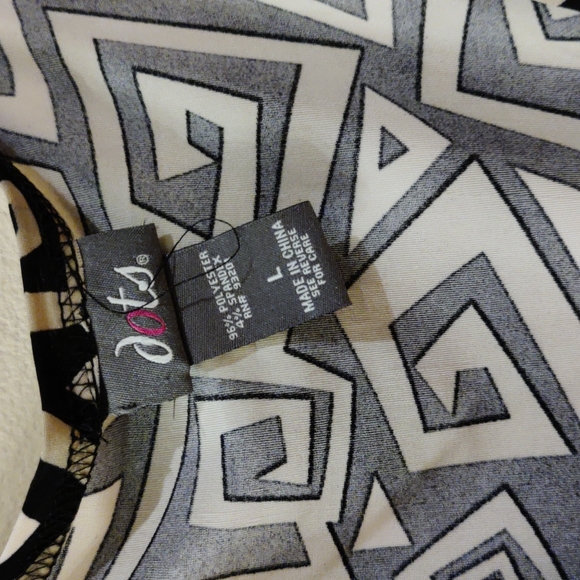 *LAST CHANCE* Dots Geometric Shapes Dress - Picture 4 of 9